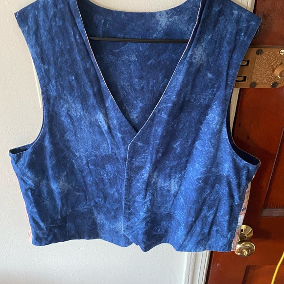 Floral Patterned Vest - Picture 3 of 7